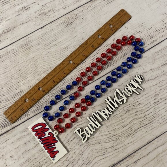 Ole Miss Rebels University of Mississippi Mardi Gras Necklace Beads Souvenir - Picture 5 of 5